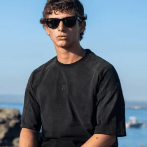 front Analogy Black Tee "Pharos" - Analogy Studios - Edropit